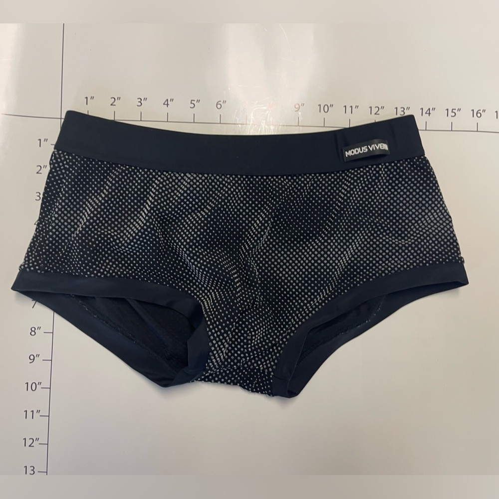 Men’s Modus Vivendi swim trunk size XL used in great condition
